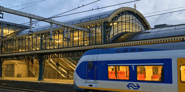 Picture of a train at 's-Hertogenbosch station