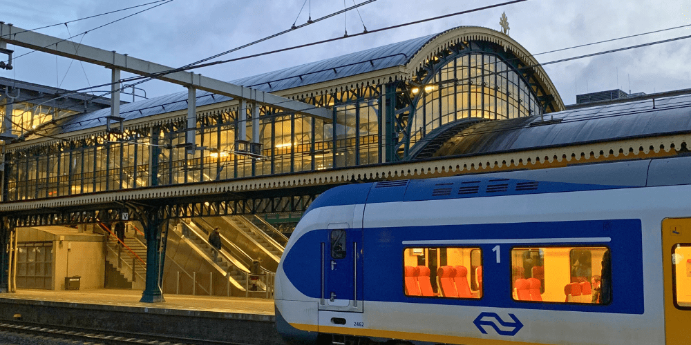 Picture of a train at 's-Hertogenbosch station